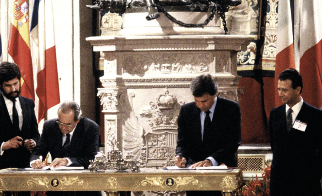 Historia del Consejo de Ministros y de la Presidencia de Gobierno en España (1823-2023)